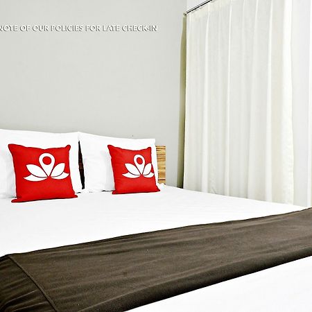 Zen Rooms Mampang Prapatan Giacarta Esterno foto