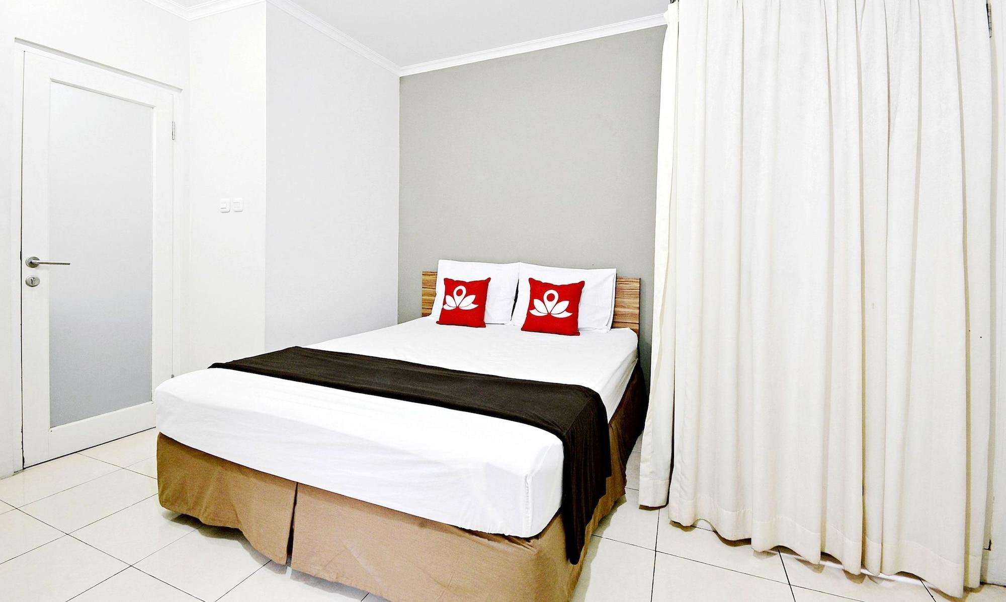 Zen Rooms Mampang Prapatan Giacarta Esterno foto