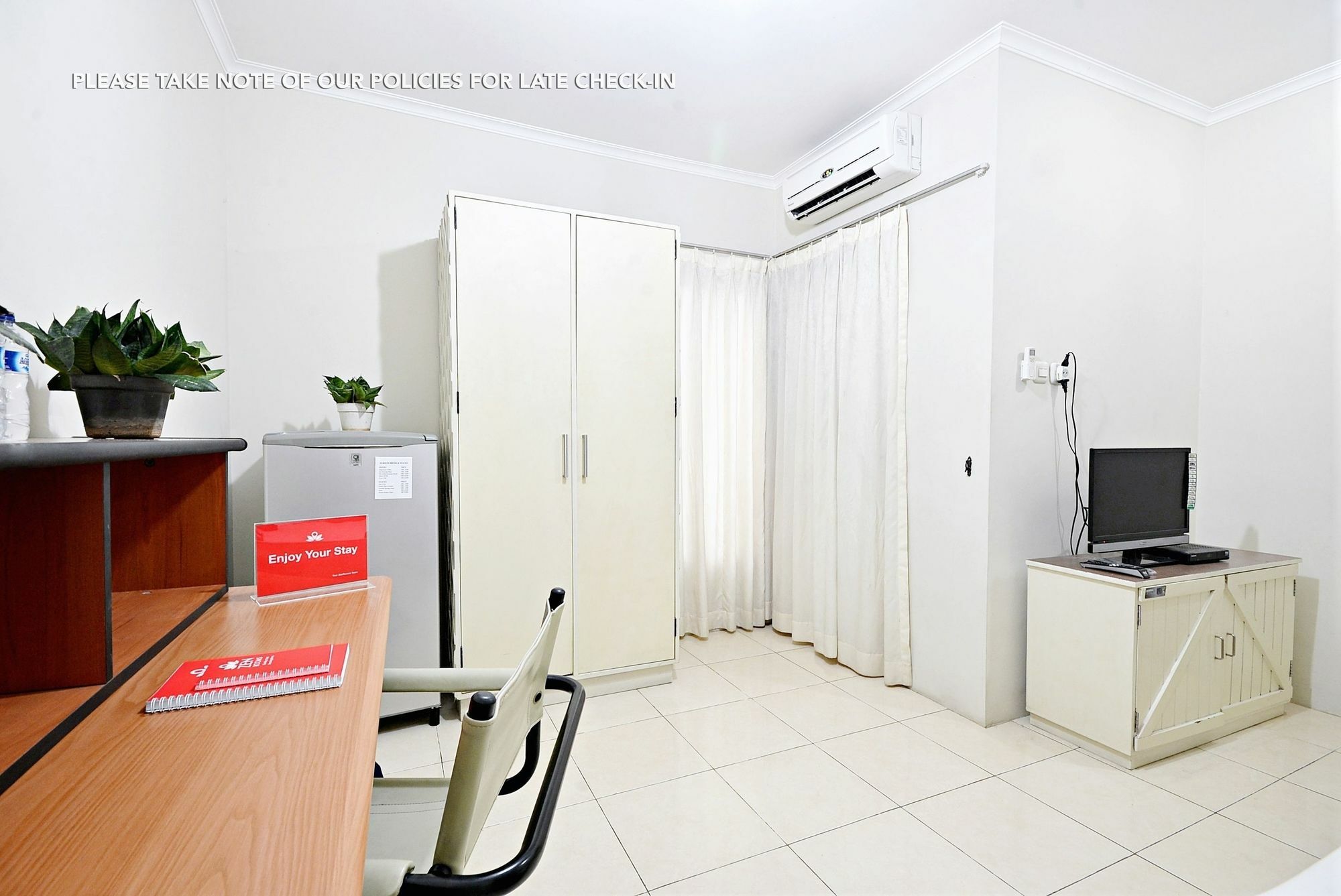Zen Rooms Mampang Prapatan Giacarta Esterno foto