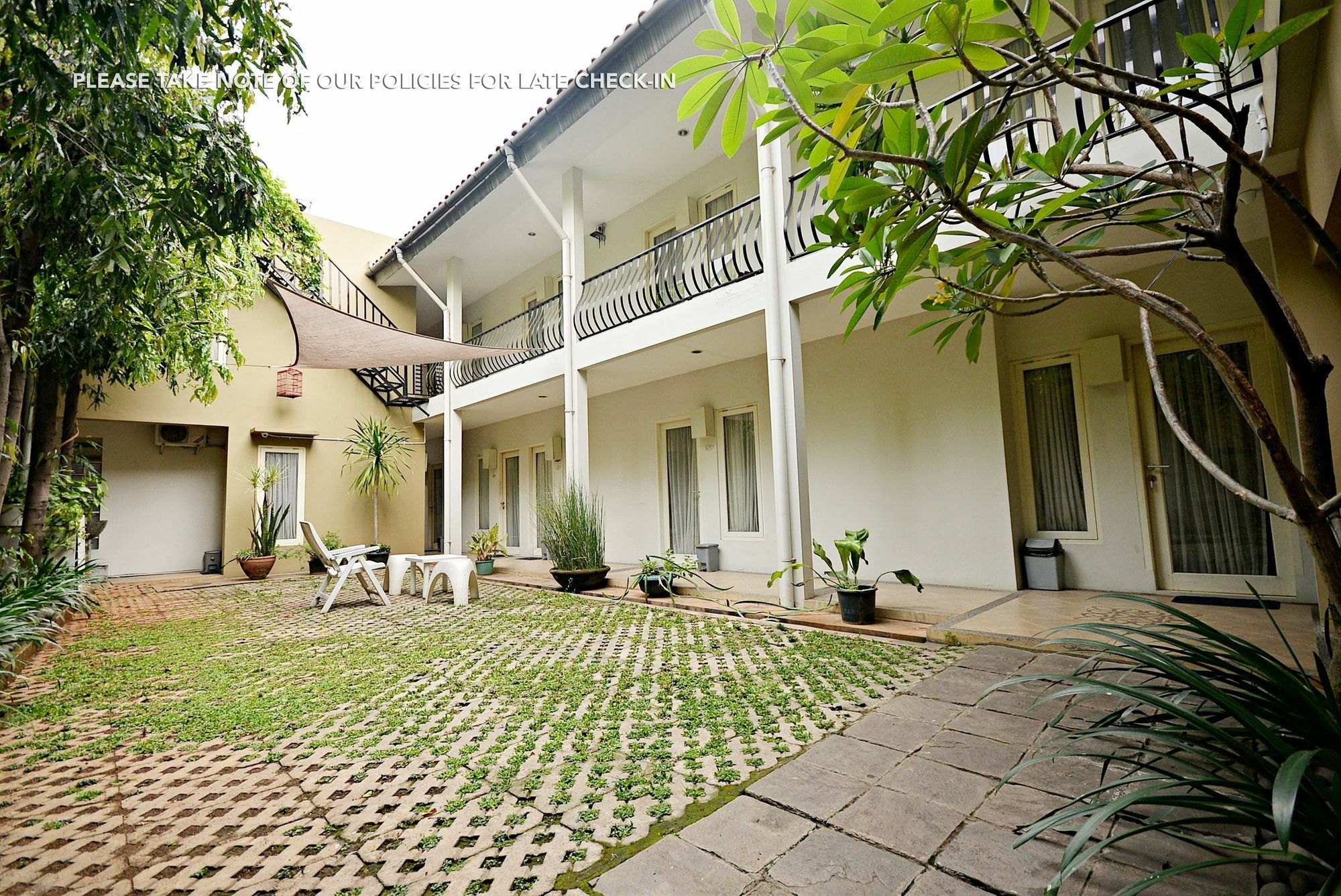 Zen Rooms Mampang Prapatan Giacarta Esterno foto