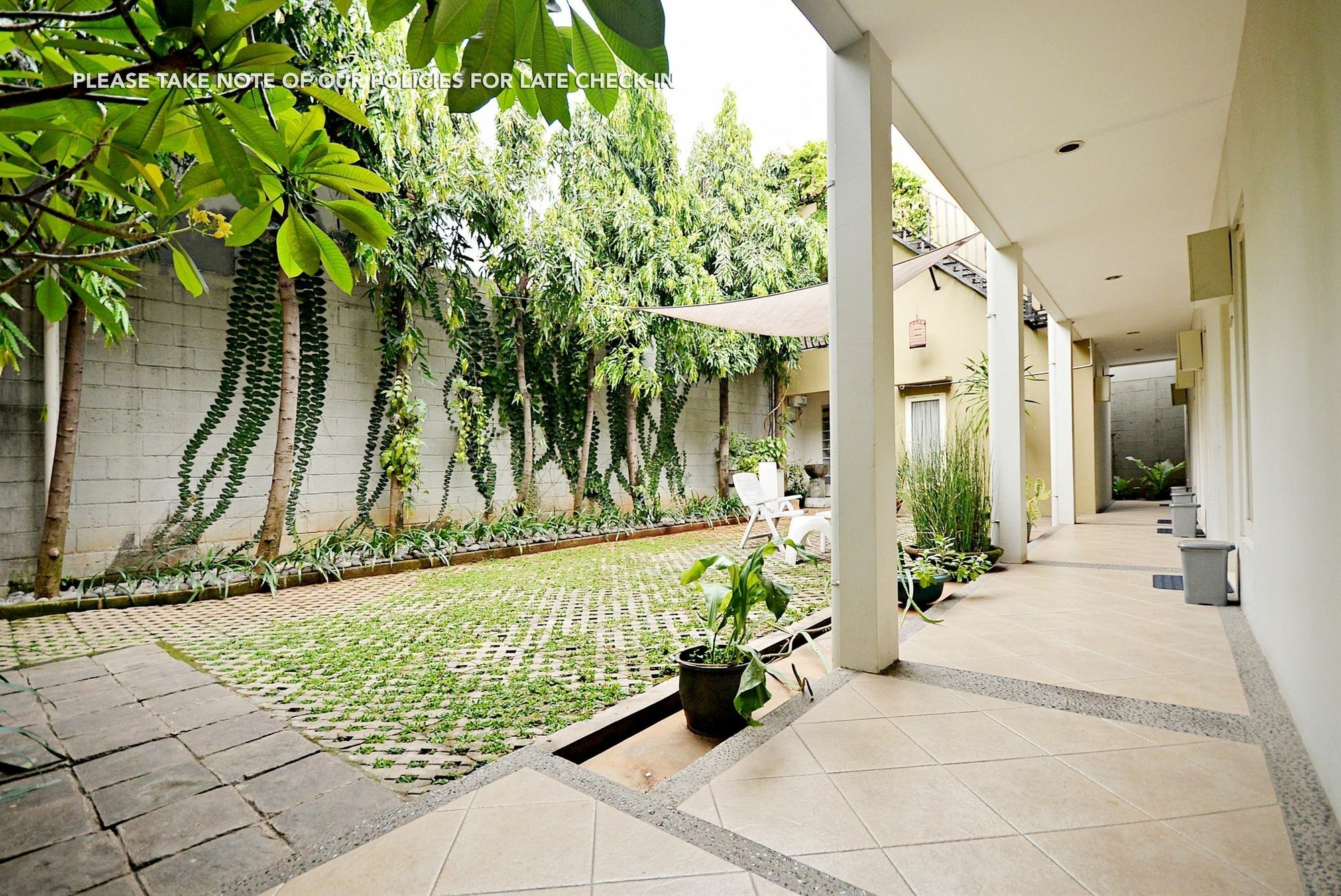 Zen Rooms Mampang Prapatan Giacarta Esterno foto
