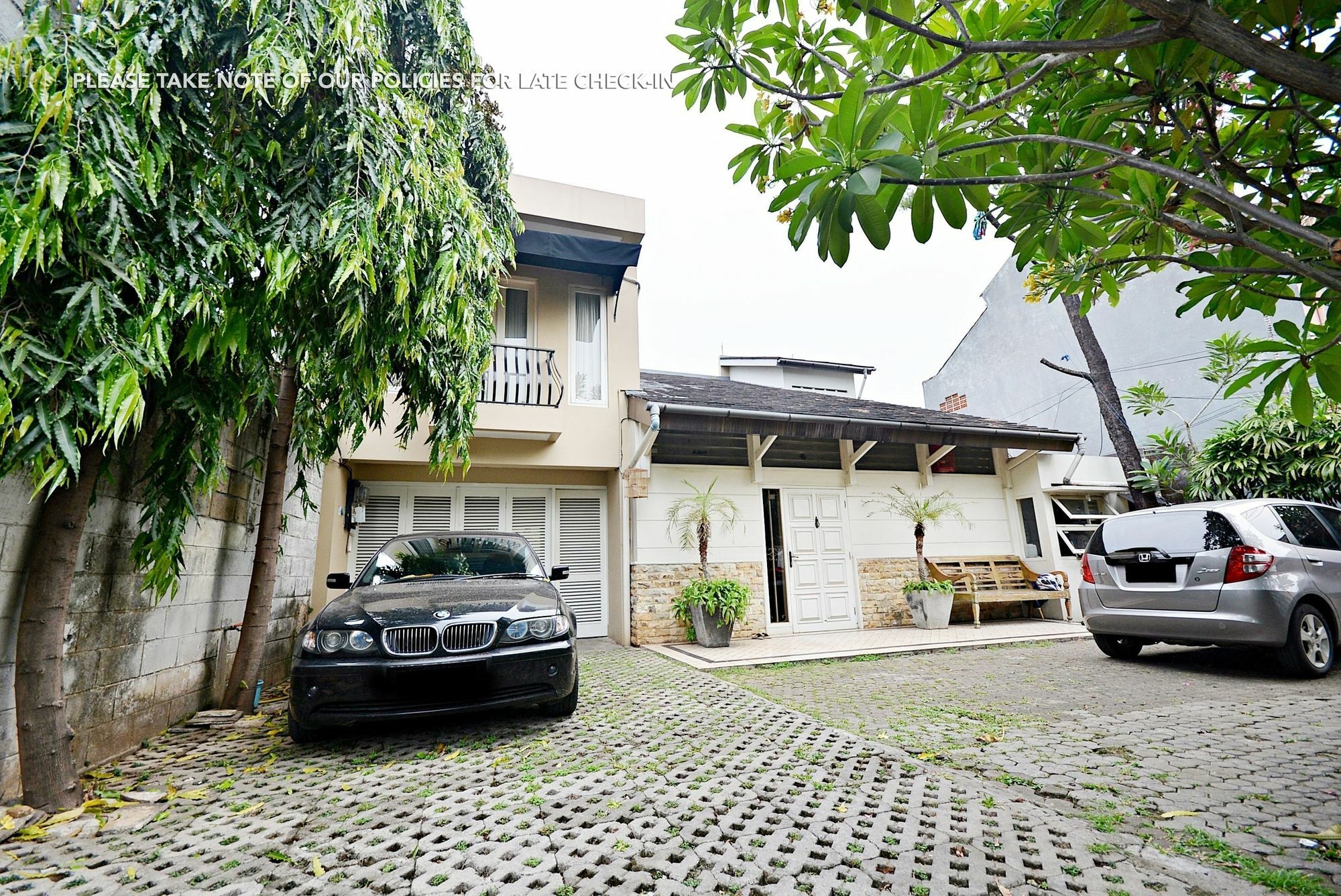 Zen Rooms Mampang Prapatan Giacarta Esterno foto