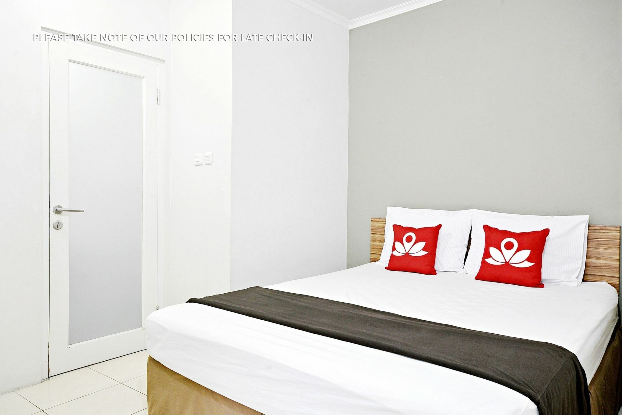 Zen Rooms Mampang Prapatan Giacarta Esterno foto